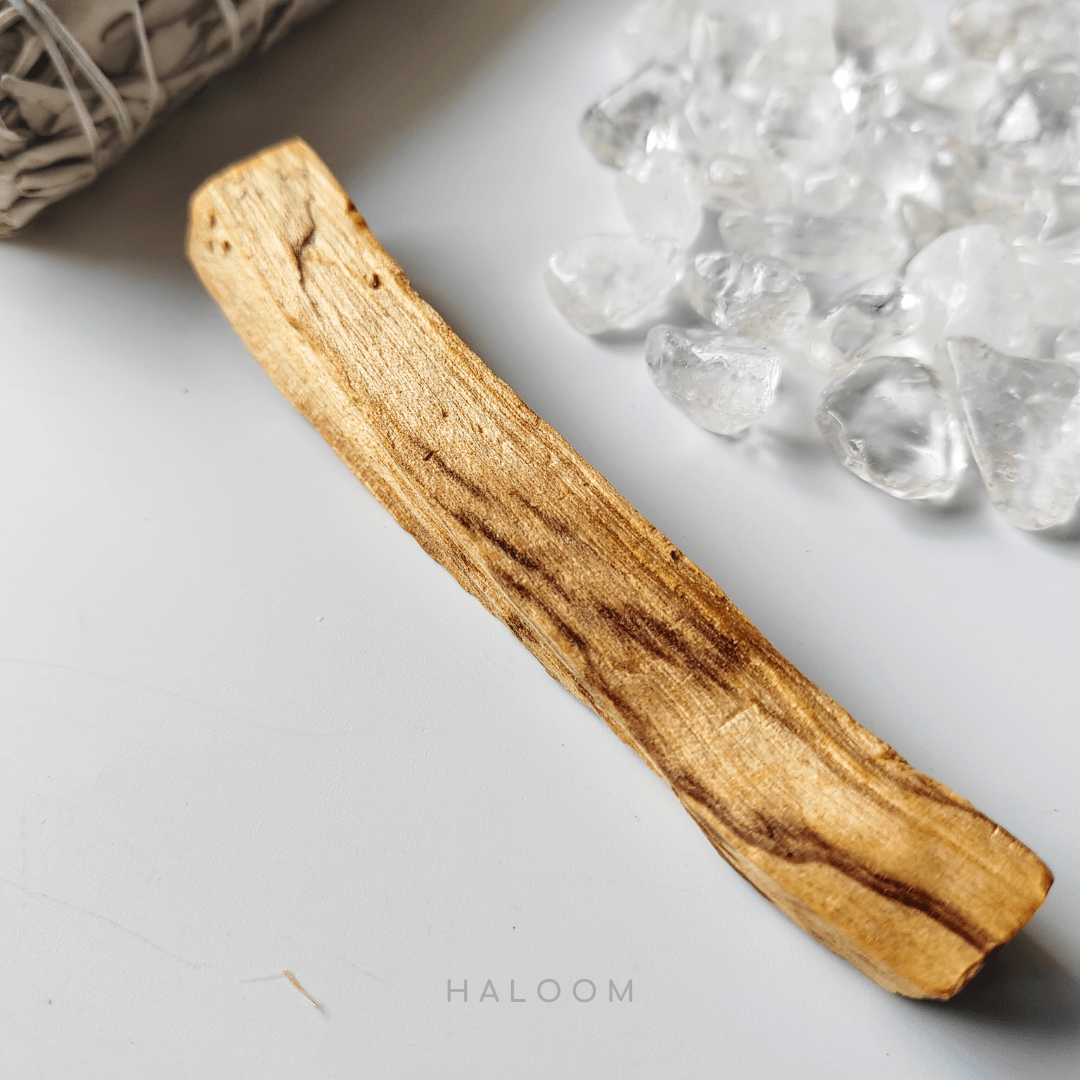 Set alatan pembersihan – palo santo, sage putih, selenite & kuarza jernih