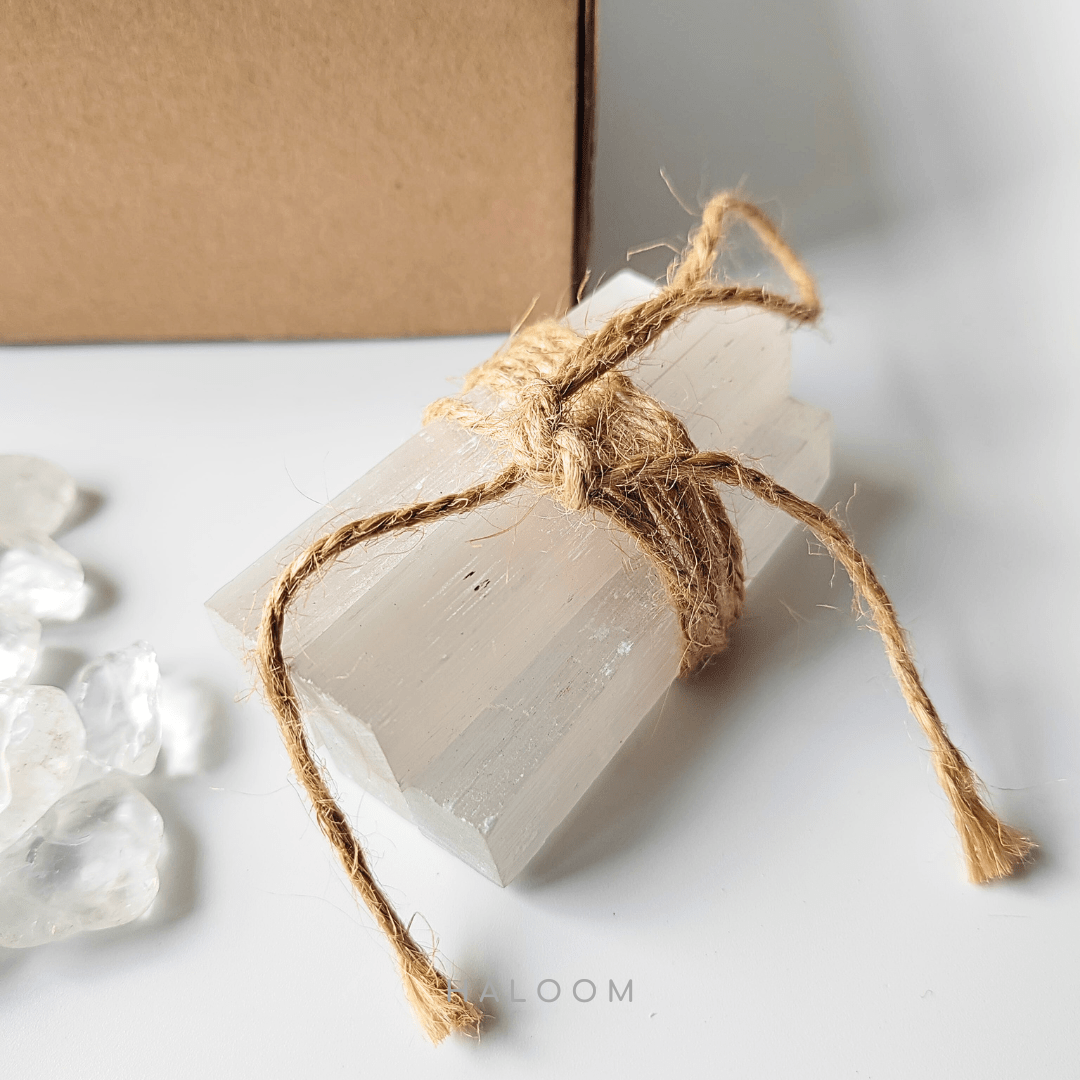 Set alatan pembersihan – palo santo, sage putih, selenite & kuarza jernih