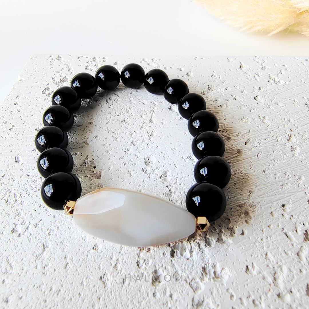 Unshakable black onyx bracelet