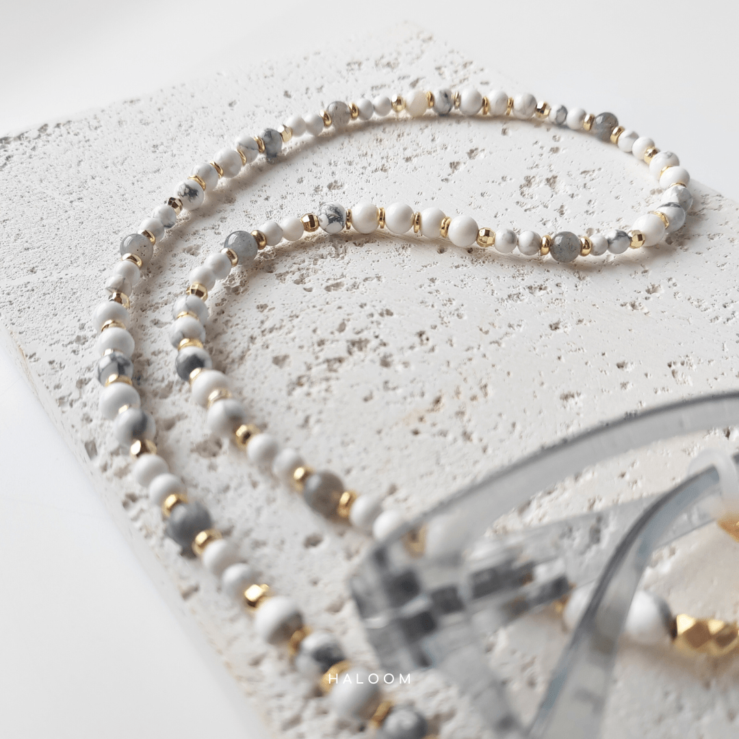 Howlite and labradorite multiuse necklace & dokoh set