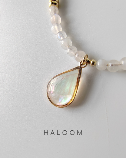 Moonlit Boundaries moonstone necklace.